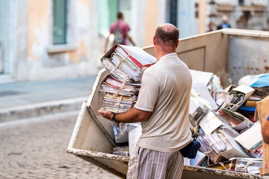 Benefits Of Hiring A Professional Junk Removal Service in Lancaster, CA Benefits Of Hiring A Professional Junk Removal Service in Lancaster, CA